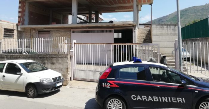 Blitz dei Carabinieri di Vitulazio e del Nucleo Operativo Ecologico in un’officina meccanica totalmente abusiva “scoperta” nel centro cittadino di Bellona, oltre al sequestro dell’area interessata da rifiuti “speciali” è scattata anche la denuncia per il titolare