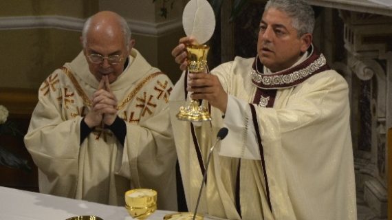 Il Santo Natale in Parrocchia con Don Peppino e Don Gianluca tra liturgie, presepi e tombolate