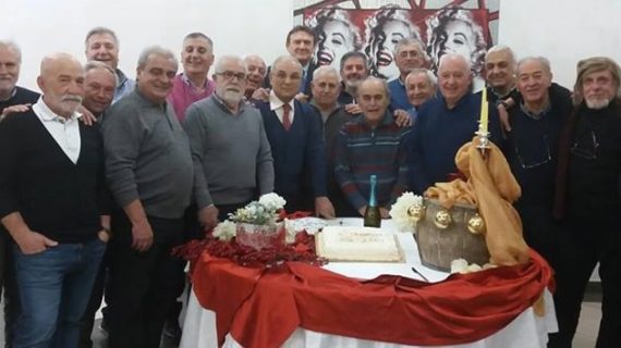 Ex compagni di classe si ritrovano a circa mezzo secolo dalla ‘maturità’. Grande emozione per la presenza del ‘longevo’ professore Santaniello