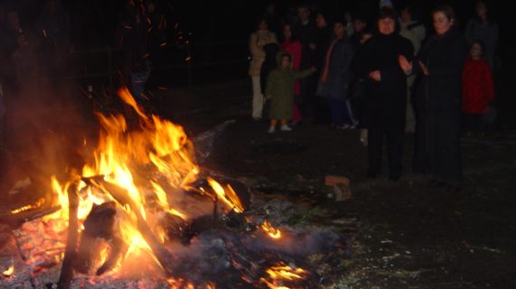 Ritorna la lampiata e Sant’Antuono in Piazza Vitulatini nel Mondo, con tanto calore, musica, pane cotto e vino per tutti