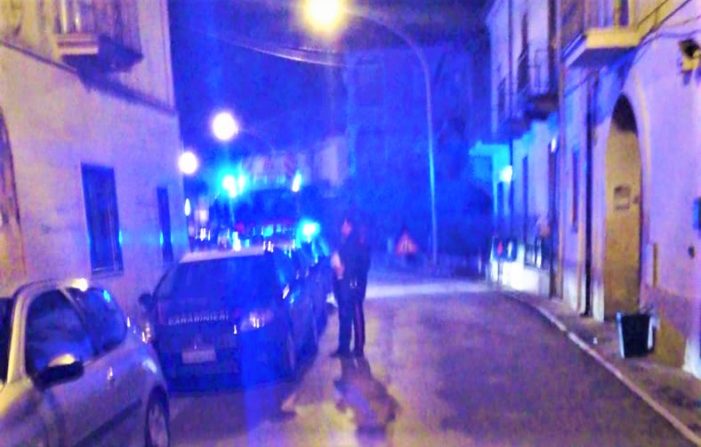 Picchia la compagna e si “cosparge” di alcol etilico per poi minacciare di dar fuoco all’alloggio: i Carabinieri evitano un’altra tragedia domestica