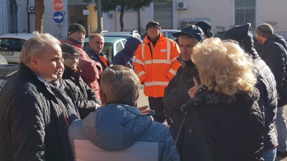 Operatori ecologici senza stipendio, per due ore incroceranno le braccia per riunirsi in assemblea sindacale sotto al Municipio