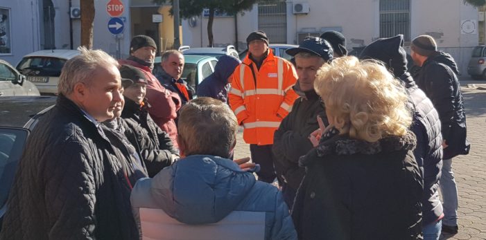 Operatori ecologici senza stipendio, per due ore incroceranno le braccia per riunirsi in assemblea sindacale sotto al Municipio