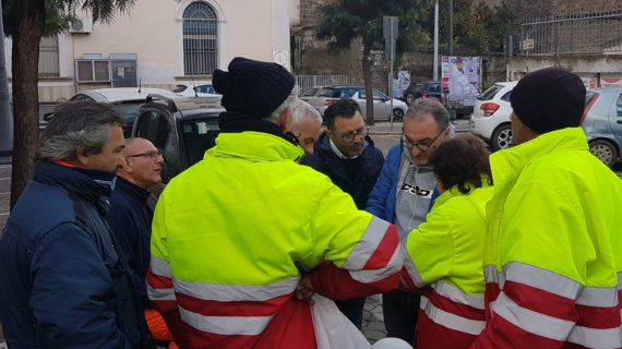 Gli operatori ecologici sono ancora senza stipendio e la Fiadel convoca un’altra assemblea sindacale sotto la sede Comunale