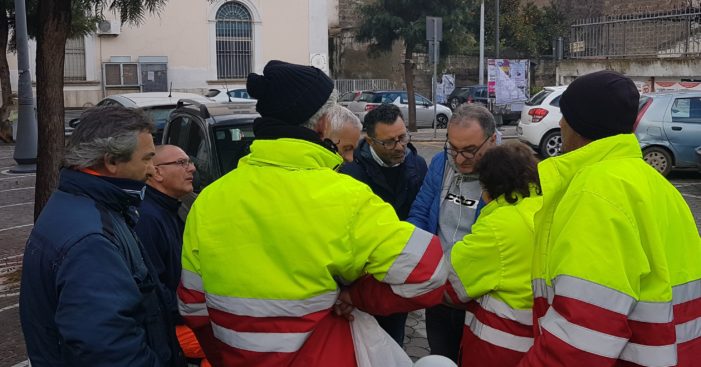 Gli operatori ecologici sono ancora senza stipendio e la Fiadel convoca un’altra assemblea sindacale sotto la sede Comunale