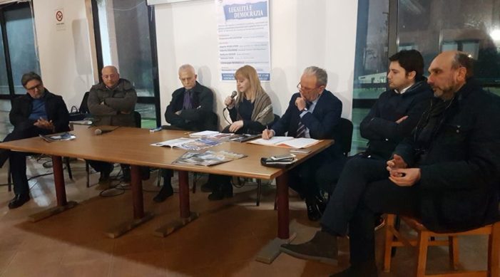 Tante le personalità presenti all’incontro su “Legalità e Democrazia” organizzato dall’Amministrazione comunale di Vitulazio (guarda il video dell’evento)