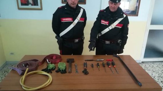 41enne fermato dopo inseguimento: era in possesso di attrezzi per lo scasso