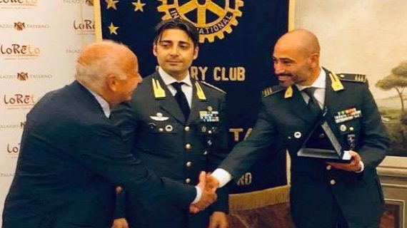 Il Maresciallo Capo della Guardia di Finanza Giovanni Scialdone premiato dal “Rotary Club” 