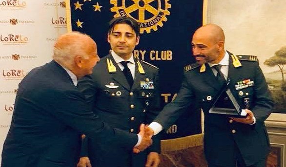 Il Maresciallo Capo della Guardia di Finanza Giovanni Scialdone premiato dal “Rotary Club” 