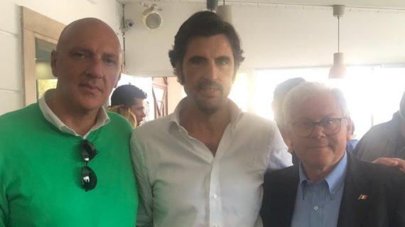 La Lega “approda” in paese con 554 voti, il geometra Romano incontra i vertici del partito e fino ‘sussurrare’ qualcosa all’orecchio di Salvini