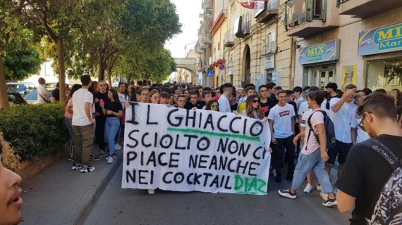 “Fridays for Future”: anche Caserta si mobilita nel giorno della manifestazione globale. Nel capoluogo presenti i movimenti provenienti dall’Agro caleno