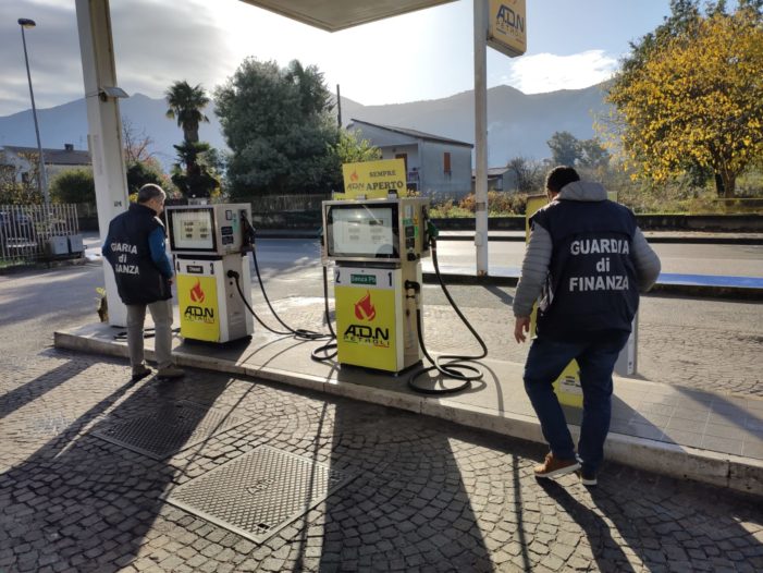 Erogata benzina “adulterata”: sequestrato un distributore del circuito pompe bianche