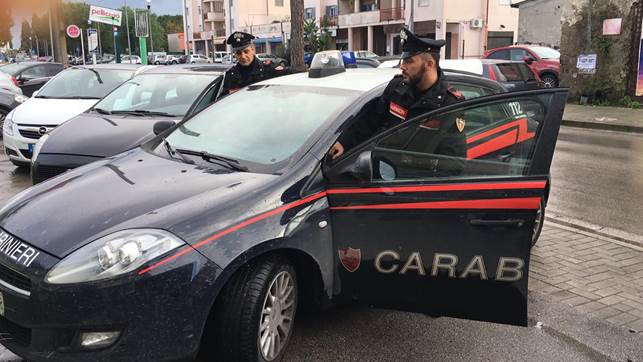 Parcheggiatore abusivo finisce in carcere/21enne fermato per spaccio di hashish