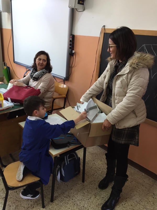 Camigliano, ai bambini della primaria consegnata dal Comune la “bag food” e le posate lavabili