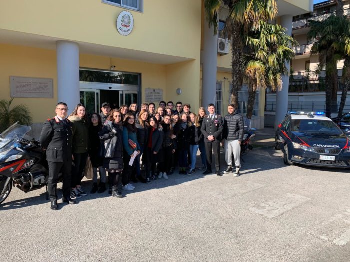 Gli alunni del “Diaz” in visita al Comando provinciale dei carabinieri per un incontro sulla legalità