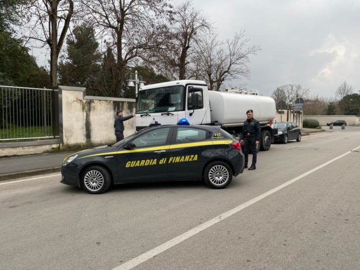 Caserta, sequestrata un’autocisterna con 11 tonnellate di gasolio di contrabbando