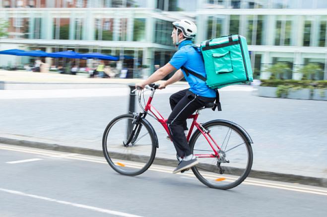 Lavoro attraverso le piattaforme virtuali del food delivery: sentiti i riders in tutta Italia