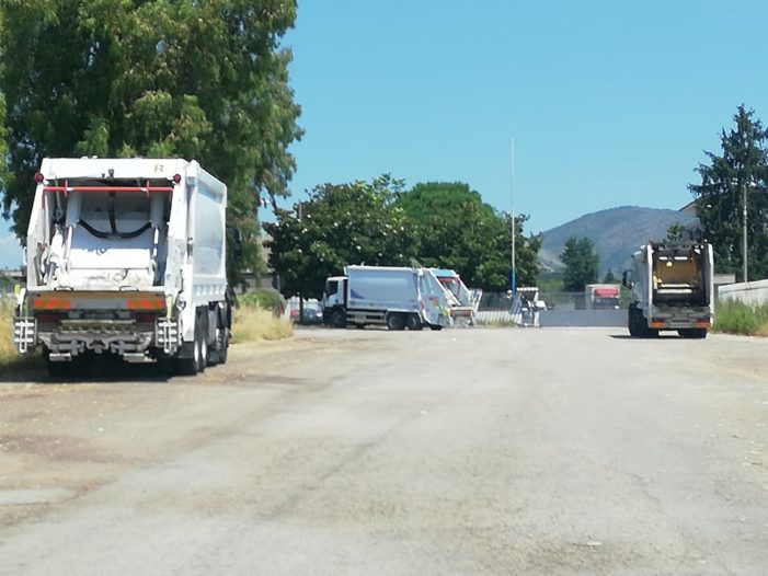 Ex Pozzi, lo Spazio Cales accusa: “Camion in file per scaricare l’umido nel totale silenzio delle istituzioni”