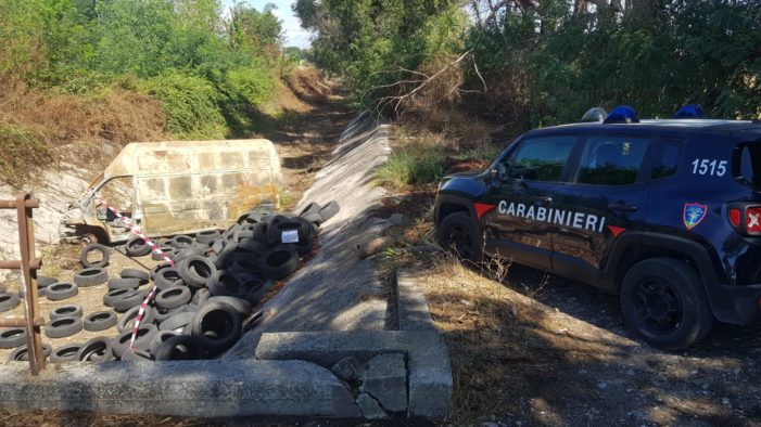 Sequestrata un’intera area coperta da rifiuti pericolosi e in alcuni casi incendiati