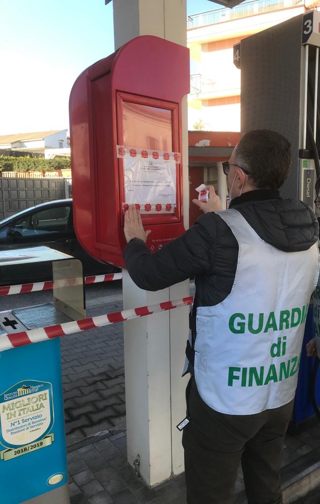 Frode agli automobilisti ed evasione delle accise: sequestrato un distributore