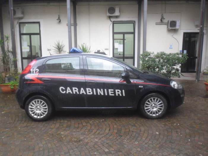 “L’ora delle carte” alla vigilia della befana negli uffici di Palazzo Scorpio, sede dell’Amministrazione comunale di Pignataro Maggiore: la presenza di un equipaggio della stazione carabinieri mette in agitazione i politici che meritano “cenere e carbone”