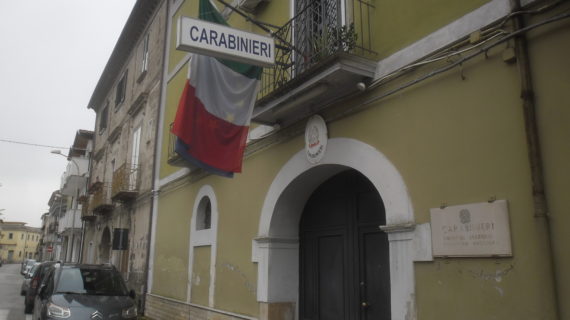 Come il grande scrittore del “contesto”, Leonardo Sciascia, avrebbe fatto gli auguri di buon lavoro al giovane maresciallo Giuseppe Grumiro, neo-comandante della Stazione carabinieri di Pignataro Maggiore, famigerato paese conosciuto quale “Svizzera della camorra”