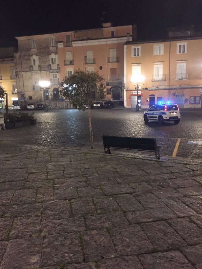 Pericolo assembramenti nelle zone della movida: strade e piazze del territorio aurunco al vaglio della polizia municipale